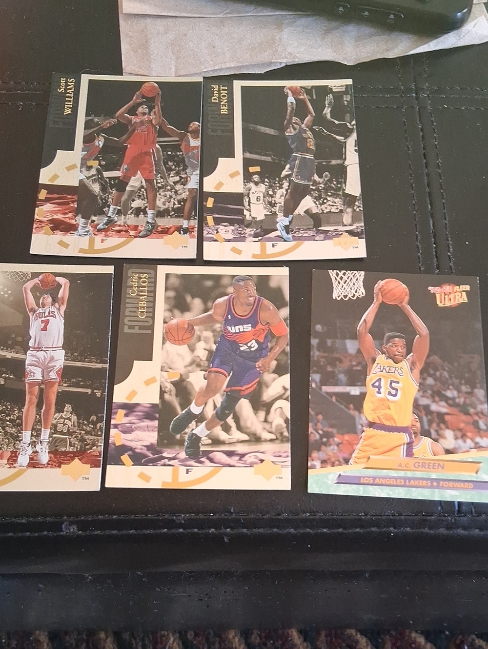 Upper Deck 1994-95 Upper Deck Basketball Trading Card Lot Basketball Trading